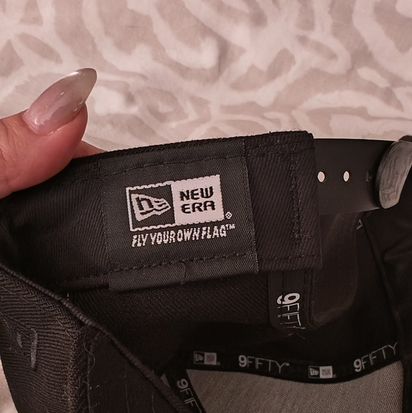 NWOT Watford FC Black & Gold Snapback Hat RARE - Picture 4 of 5